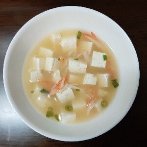 豆腐とカニカマの味噌汁